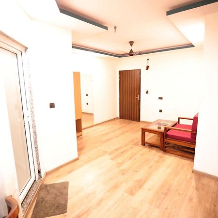 Hotel Noida Grand Sec 58 Екстериор снимка
