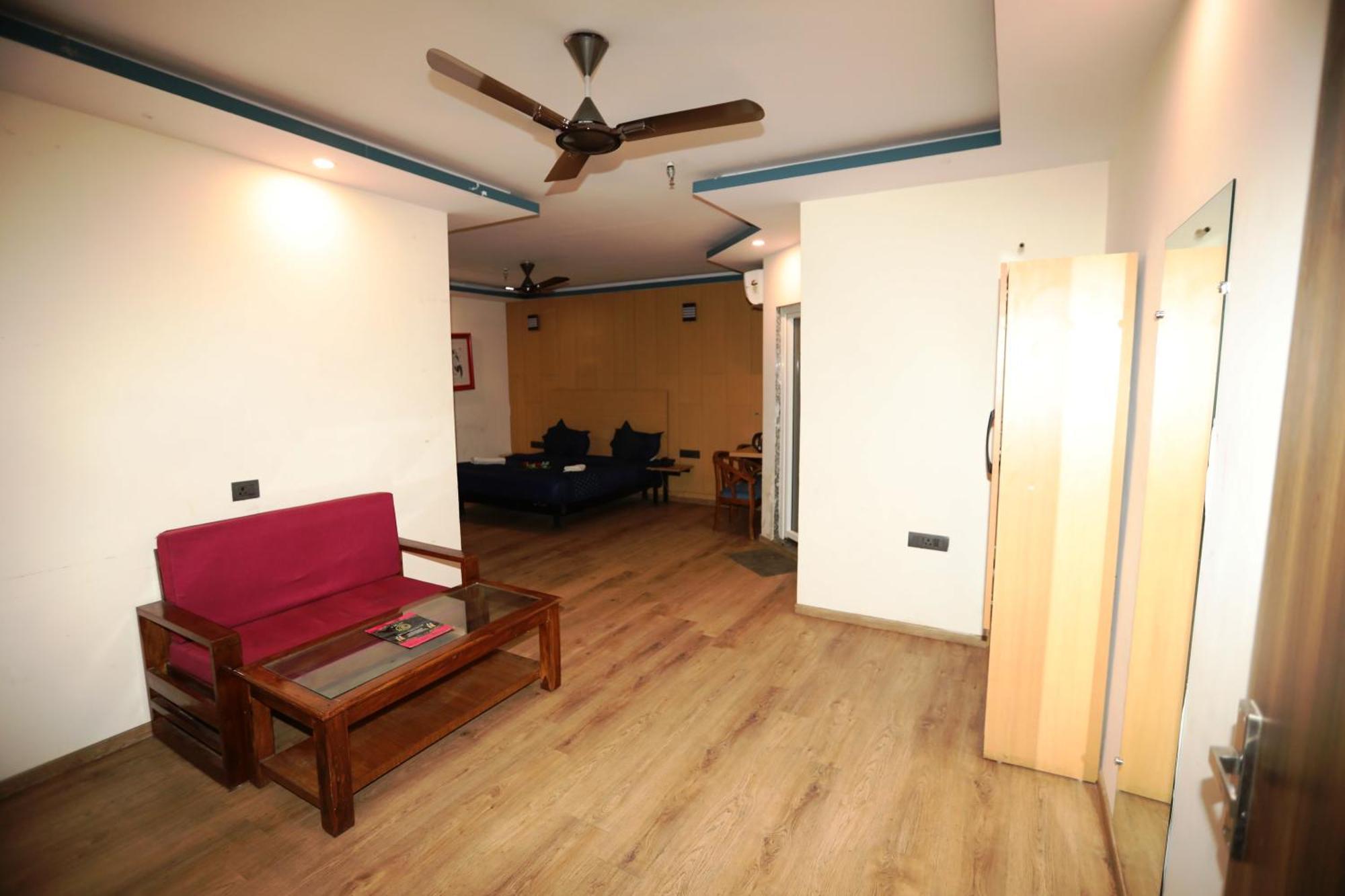 Hotel Noida Grand Sec 58 Екстериор снимка