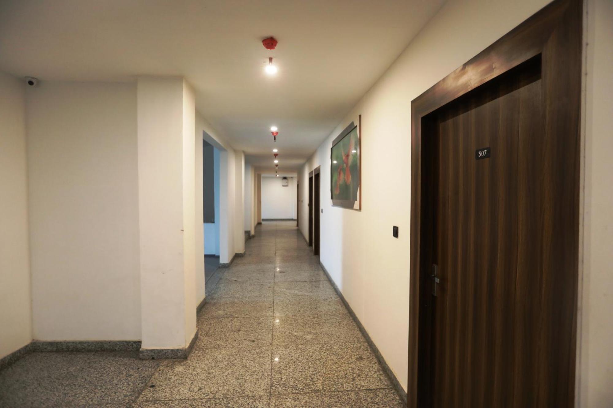 Hotel Noida Grand Sec 58 Екстериор снимка