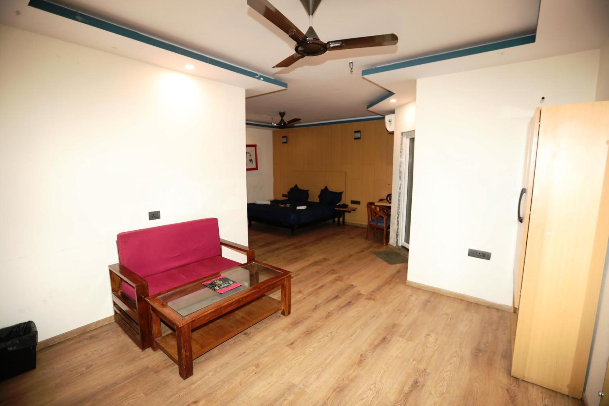 Hotel Noida Grand Sec 58 Екстериор снимка