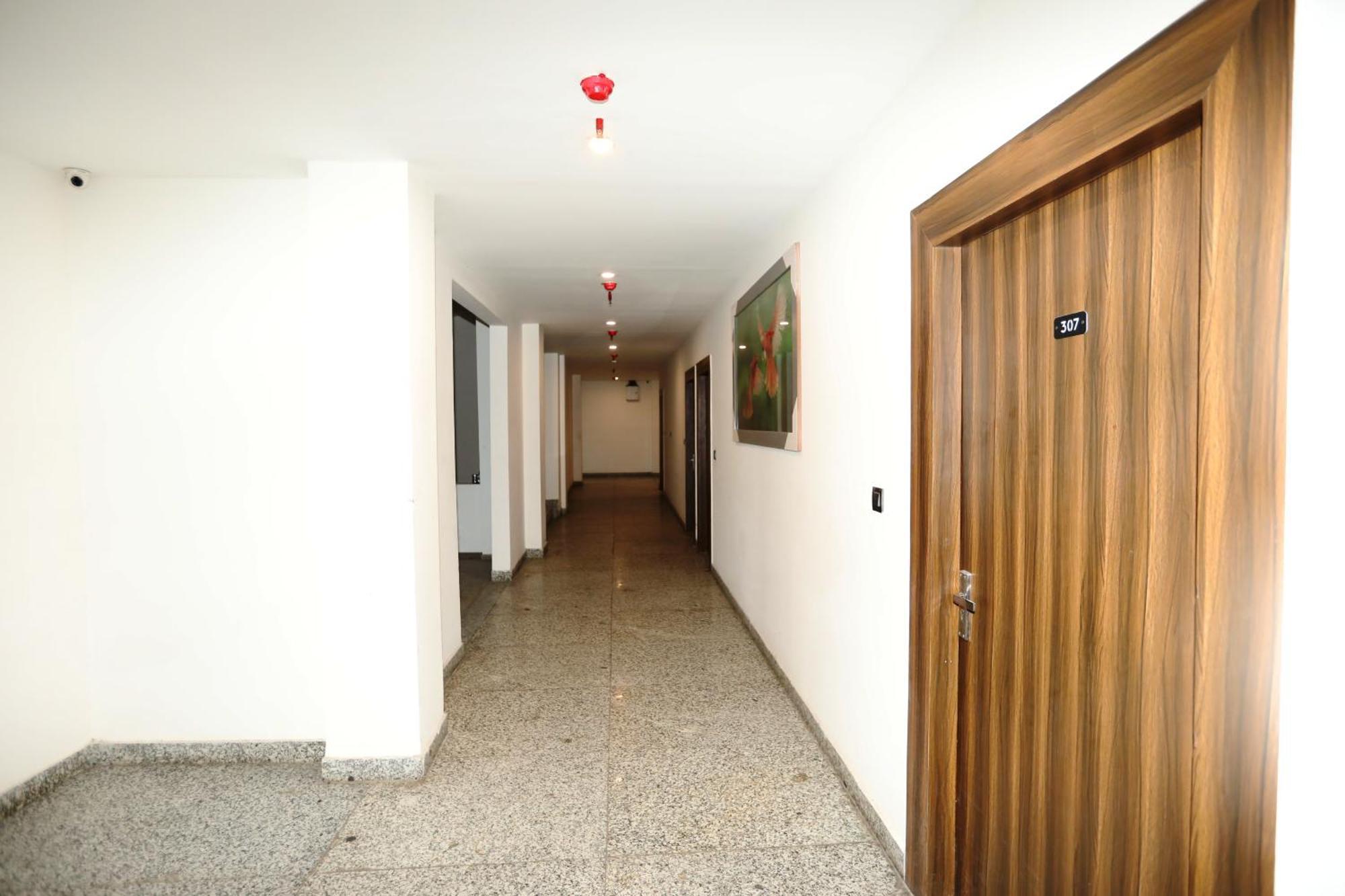 Hotel Noida Grand Sec 58 Екстериор снимка