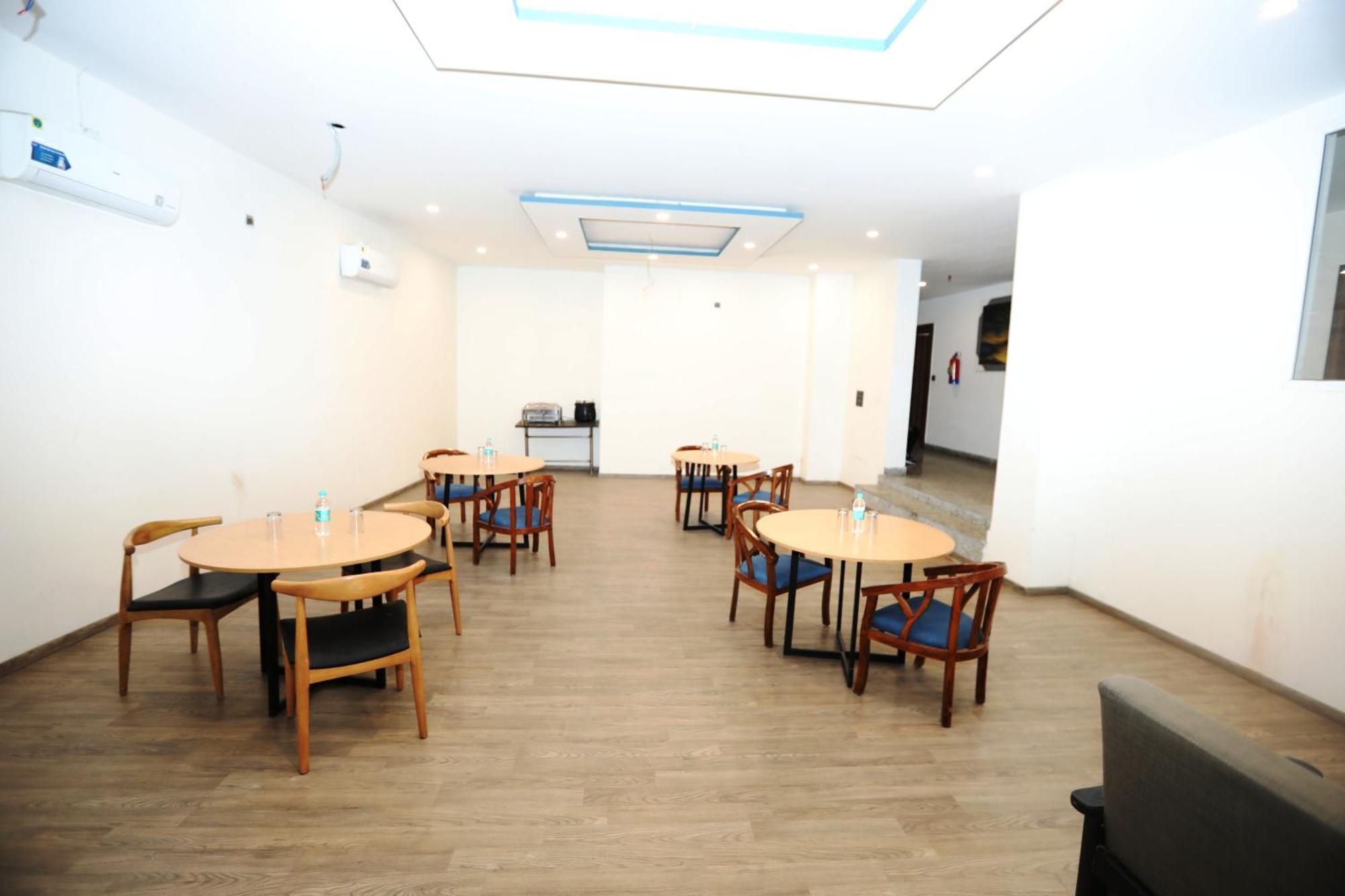 Hotel Noida Grand Sec 58 Екстериор снимка