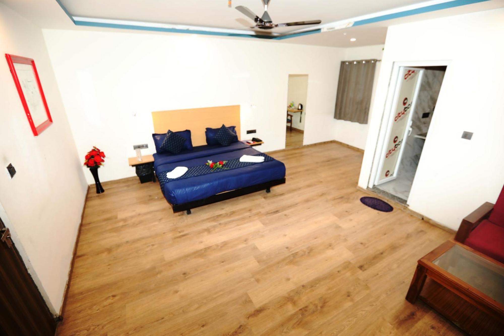Hotel Noida Grand Sec 58 Екстериор снимка